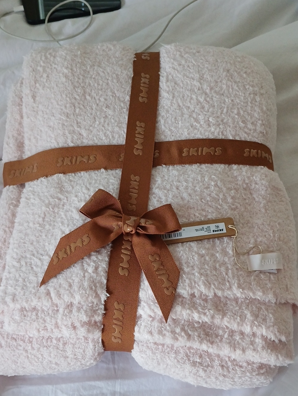 SKIMS Cozy Plush Throw Blanket - Light Blush Pink